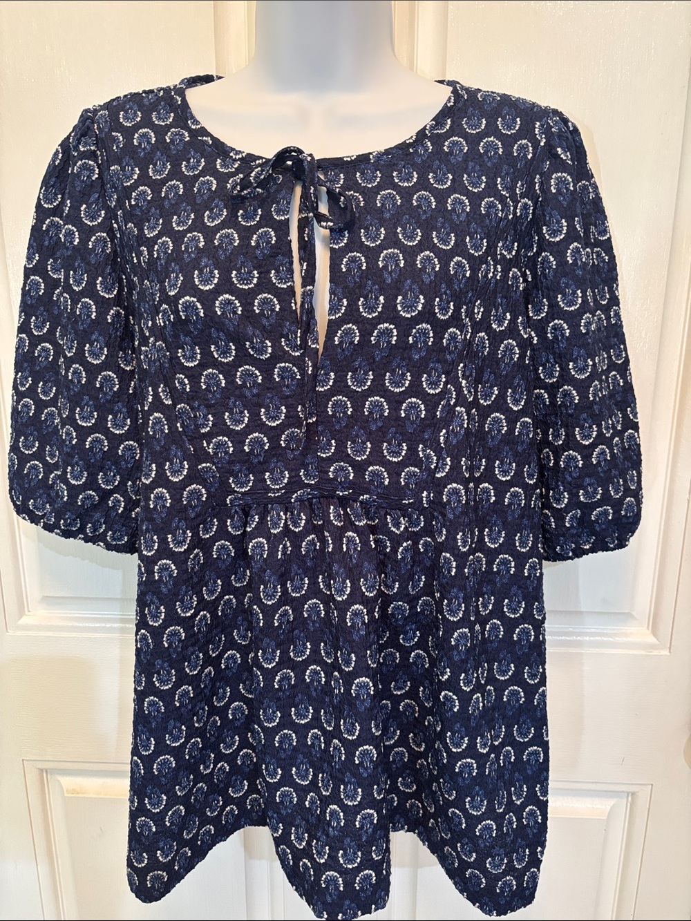 Ladies LOFT Navy and White Printed Tie-Neck Blouse Size M